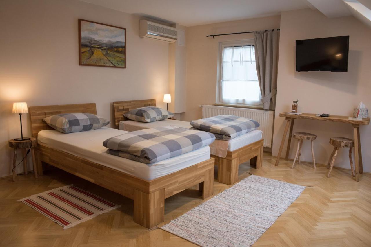 Bed & Breakfast Dvorec Petrovce Exterior photo